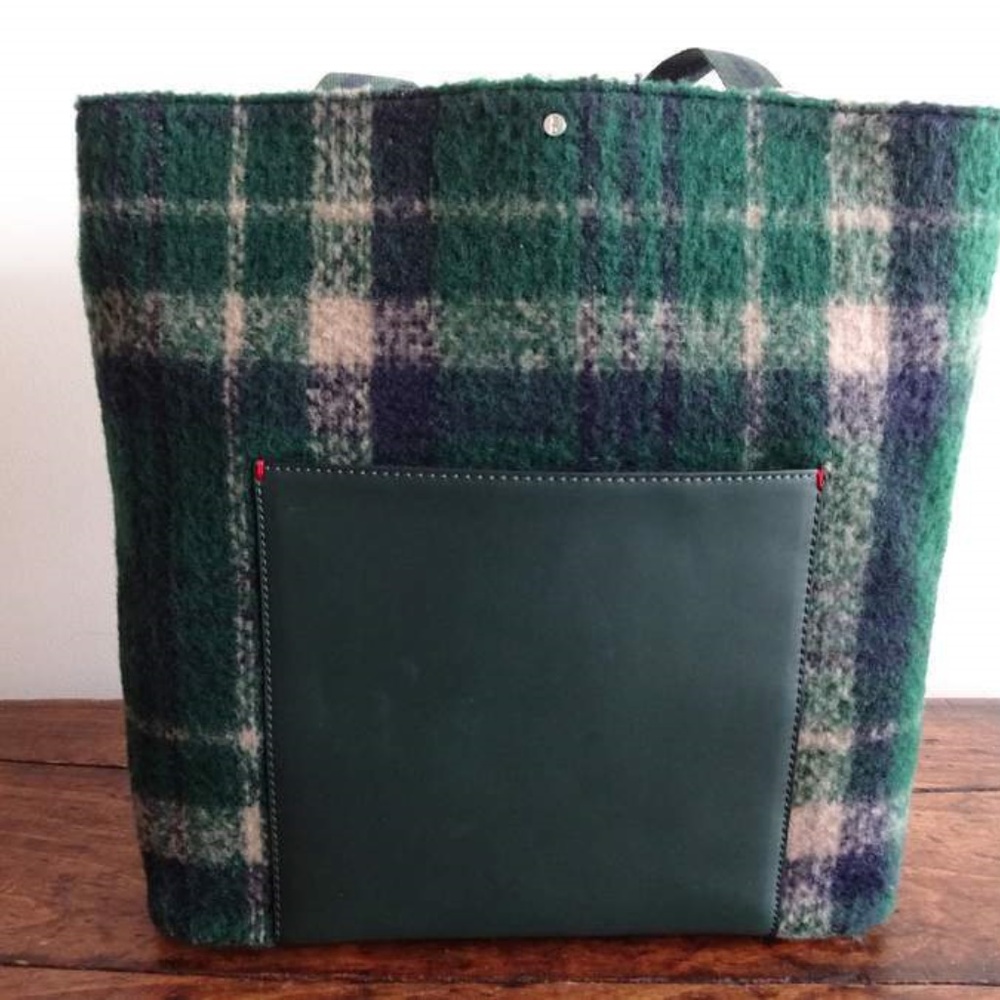 ELLEN DEGENERES Caen PINEGROVE TOTE BAG Green NWT! KINDNESS